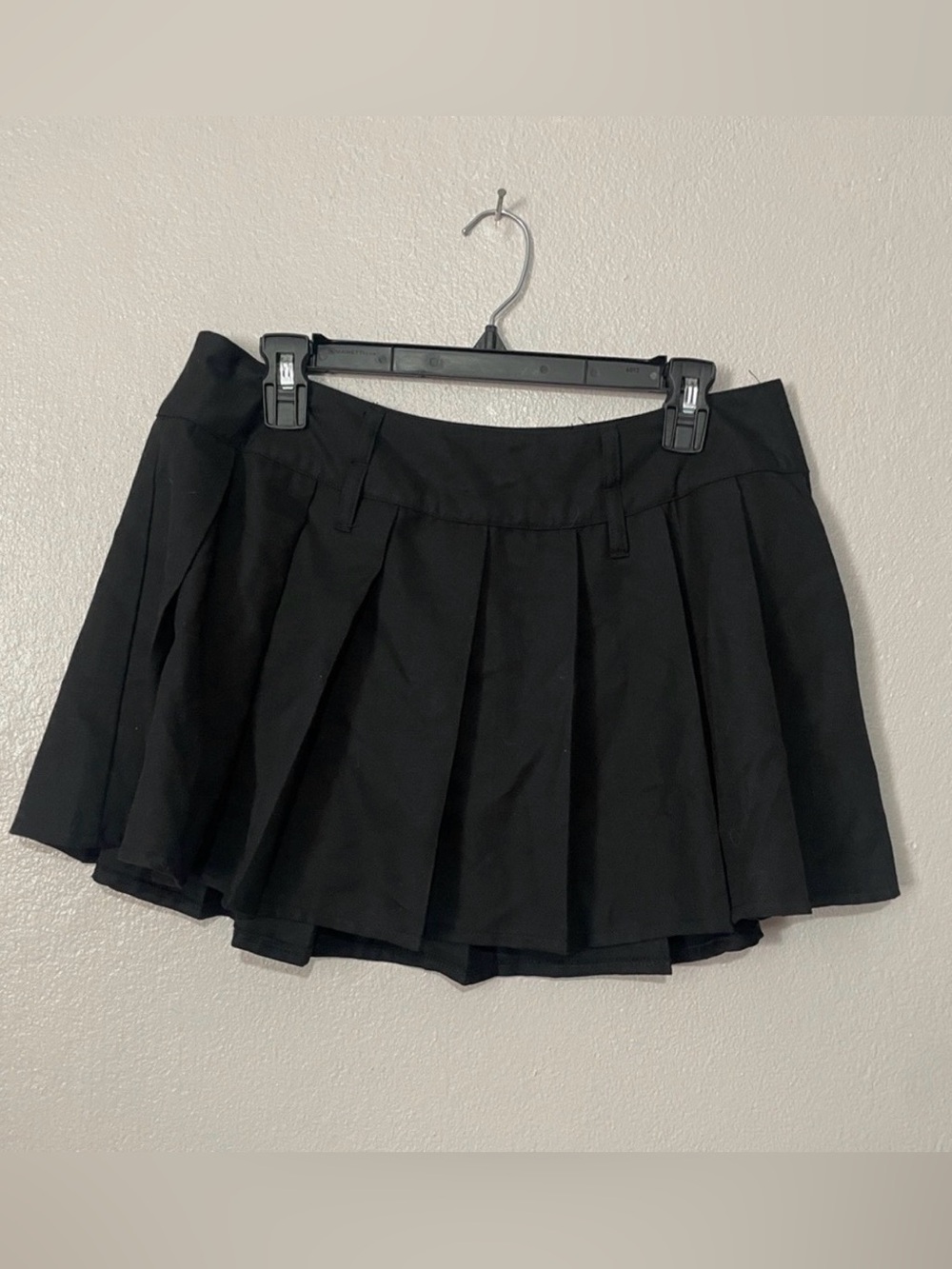 Black Pleated Mini Skirt - Unbranded